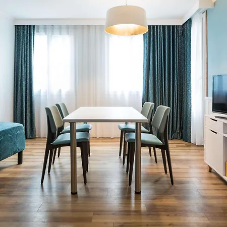 Adagio Montmartre 4* Parigi